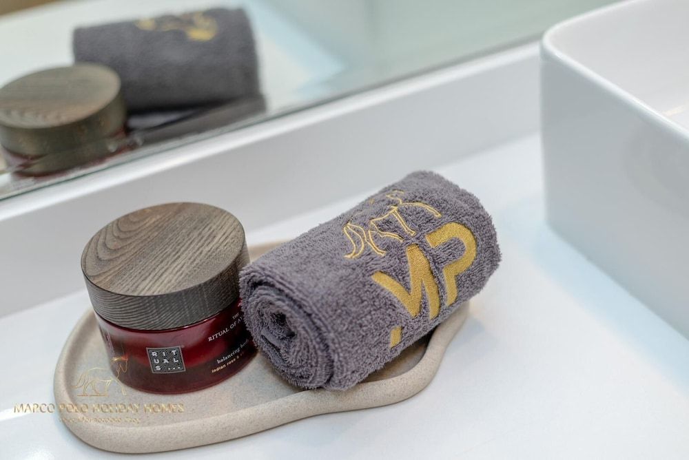 Marco Polo - Stunning 2 BR With Marina Views | Huge Pool & Gym Deluxe Apartment 40