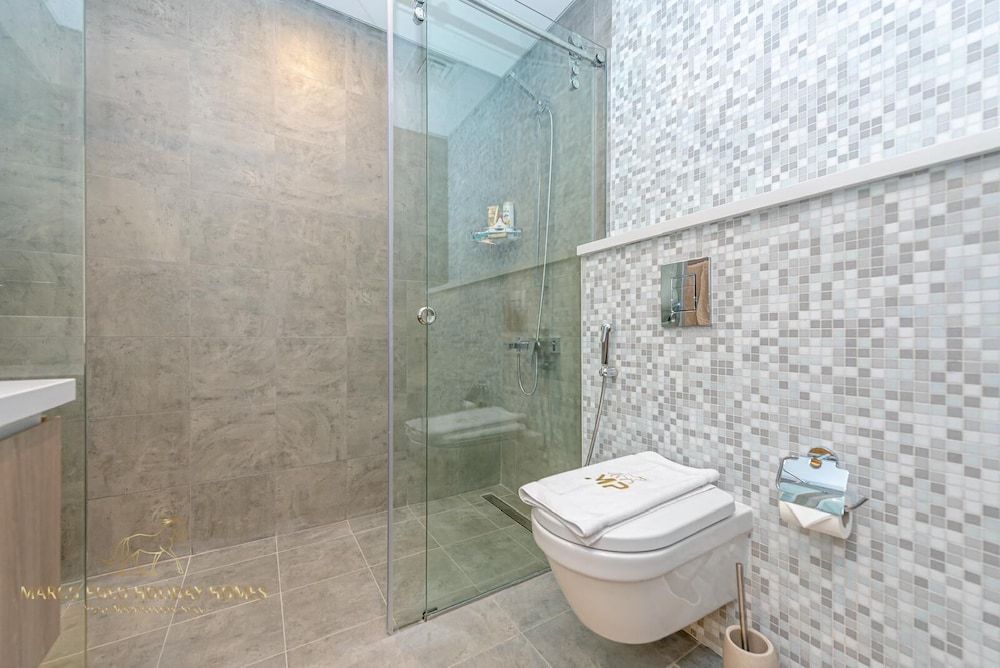 Marco Polo - Stunning 2 BR With Marina Views | Huge Pool & Gym Deluxe Apartment 21