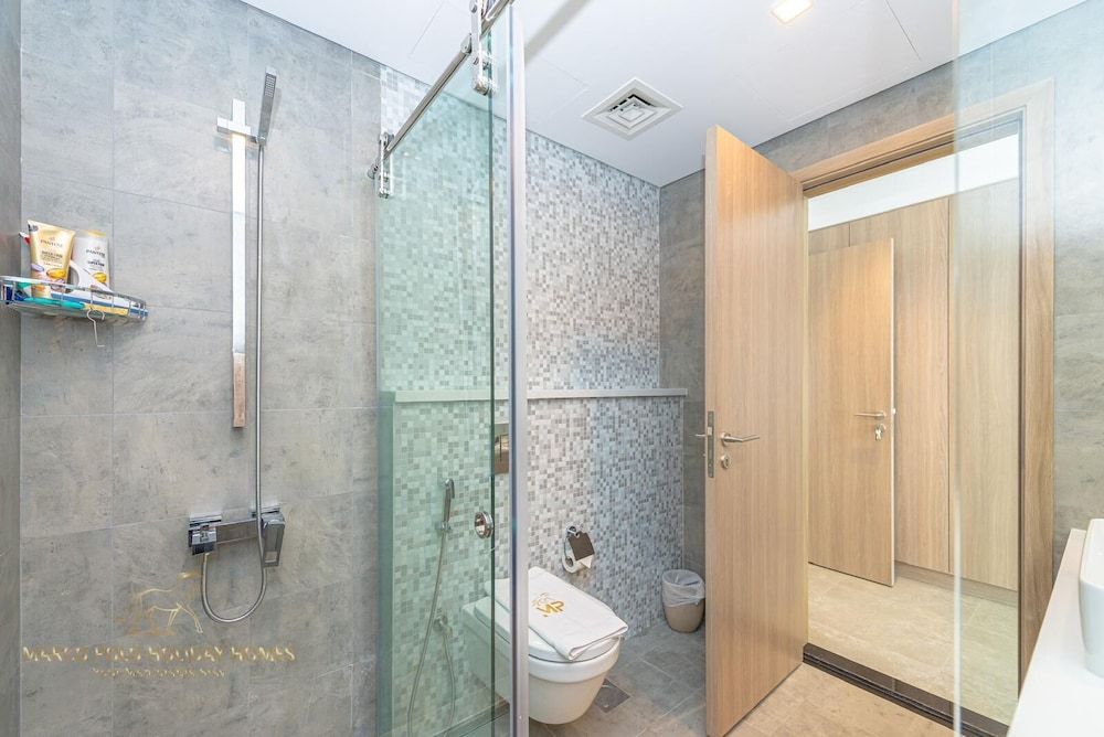 Marco Polo - Stunning 2 BR With Marina Views | Huge Pool & Gym Deluxe Apartment 24