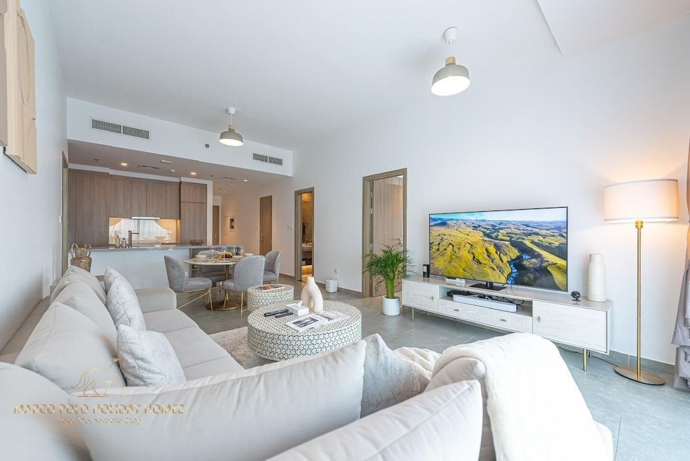 Marco Polo - Stunning 2 BR With Marina Views | Huge Pool & Gym Deluxe Apartment 37