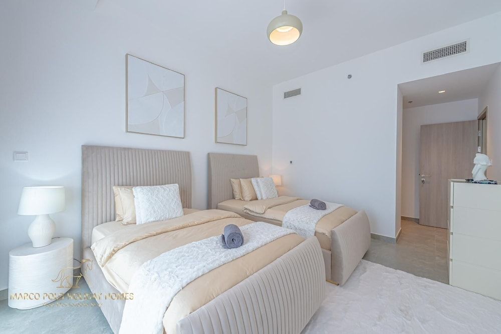 Marco Polo - Stunning 2 BR With Marina Views | Huge Pool & Gym Deluxe Apartment 13