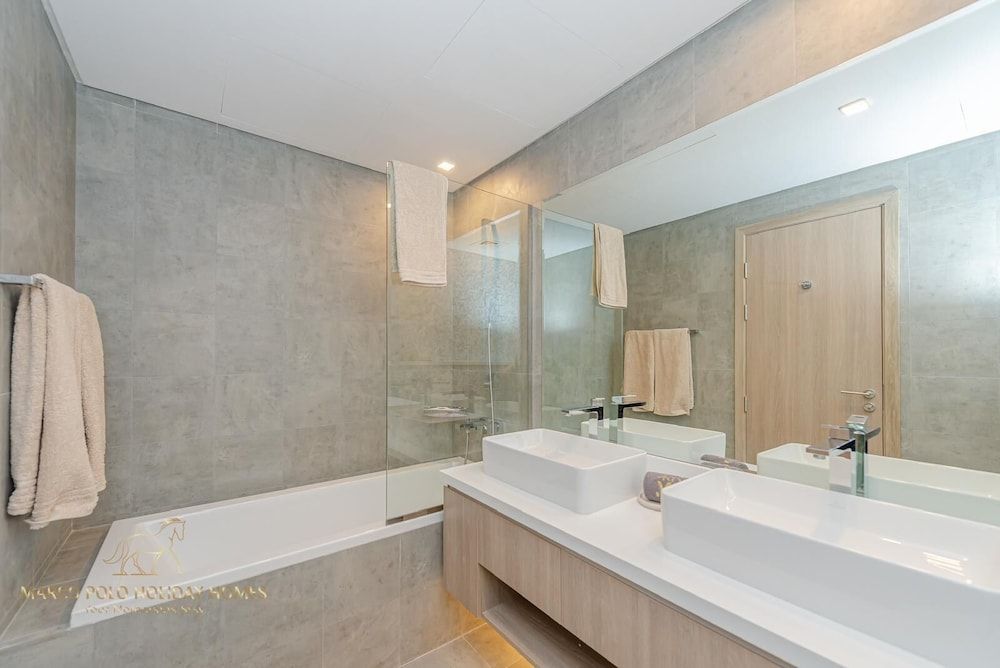 Marco Polo - Stunning 2 BR With Marina Views | Huge Pool & Gym Deluxe Apartment 23