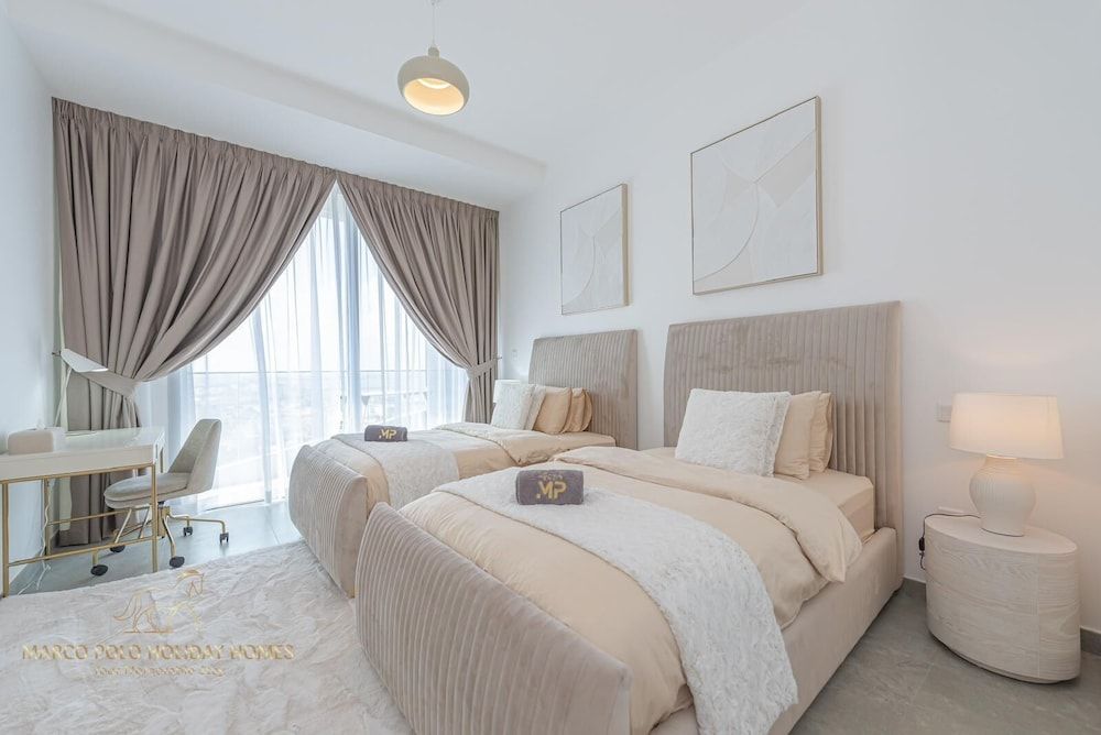 Marco Polo - Stunning 2 BR With Marina Views | Huge Pool & Gym Deluxe Apartment 5