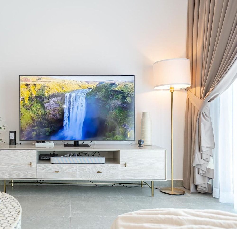 Marco Polo - Stunning 2 BR With Marina Views | Huge Pool & Gym Deluxe Apartment 39