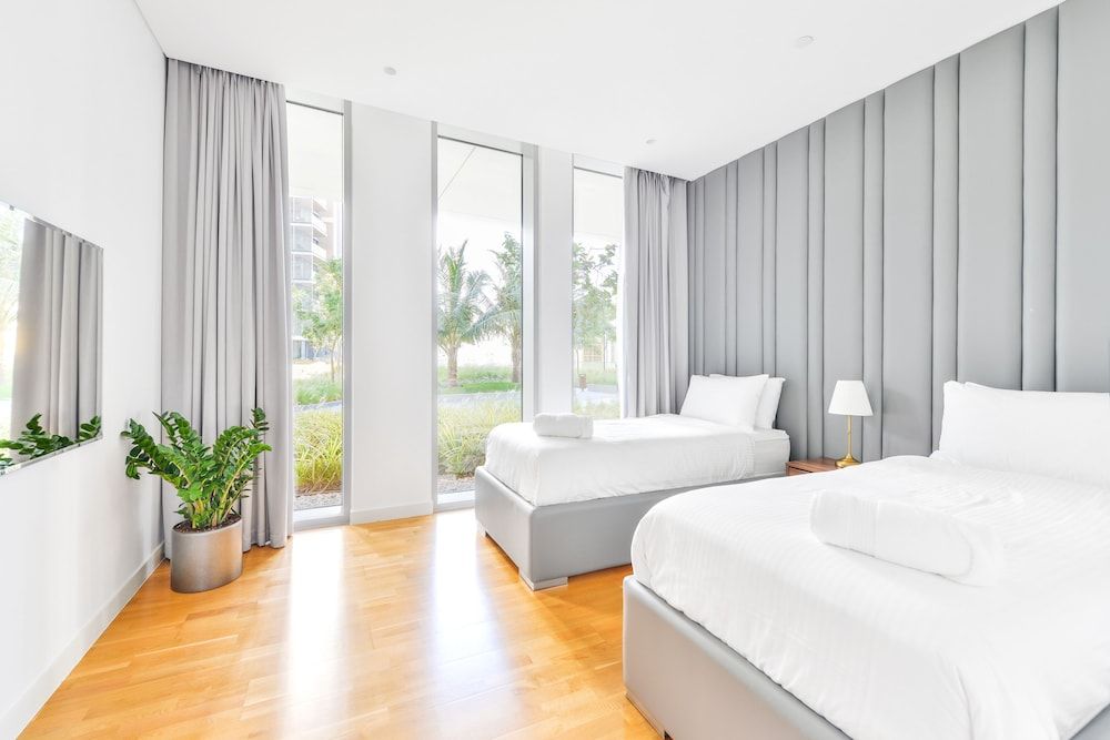 undefined Elegant 2BR with maids room and Ain View 7