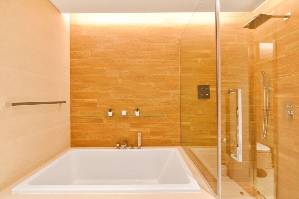 Modern & Comfy 2bed Condo in Bluewaters