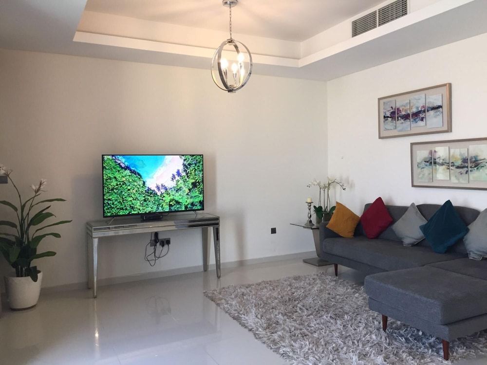 5 BR Villa With Pool Table