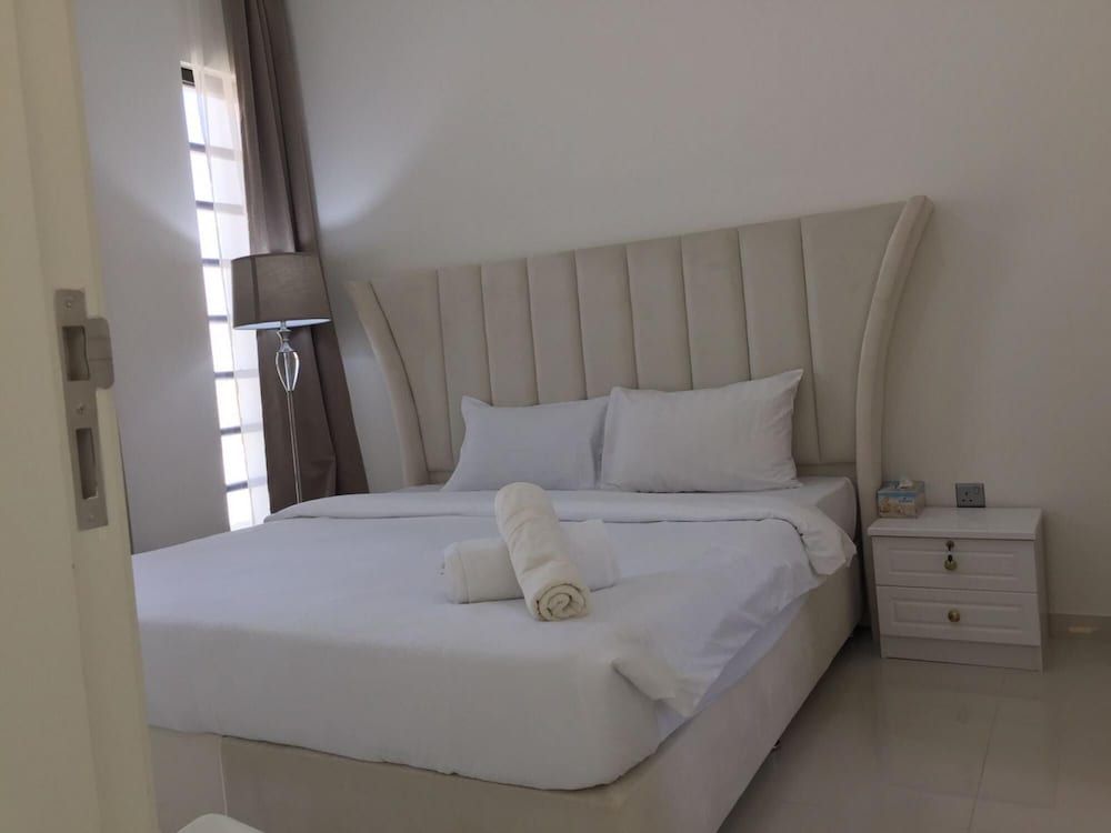 5 BR Villa With Pool Table