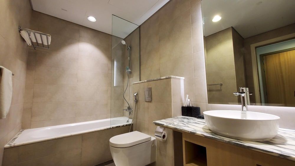 Modern 3 BR With Full Burj Khalifa and Sea View Apartment 25