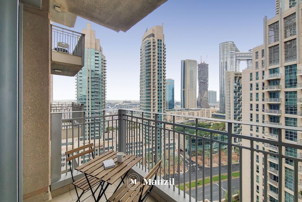 Manzil -Cozy 1BR Apt w/ Downtown Skyline Burj View Luxury Apartment 10