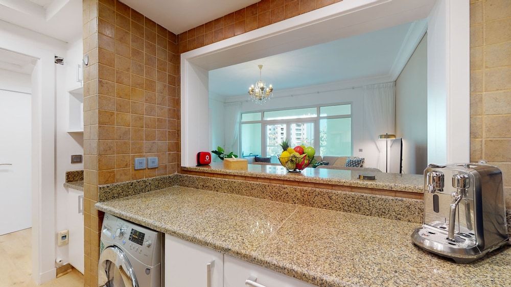 212 Shoreline 18 Deluxe Apartment 18