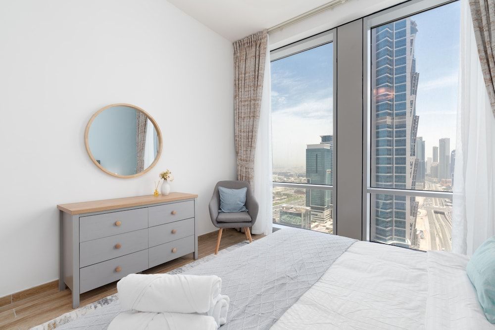 SuperHost - Luxury Apt with Panoramic Burj and Canal Views
