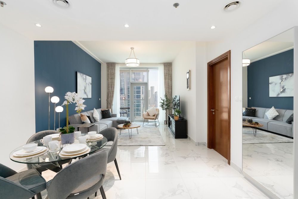 SuperHost - Luxury Apt with Panoramic Burj and Canal Views