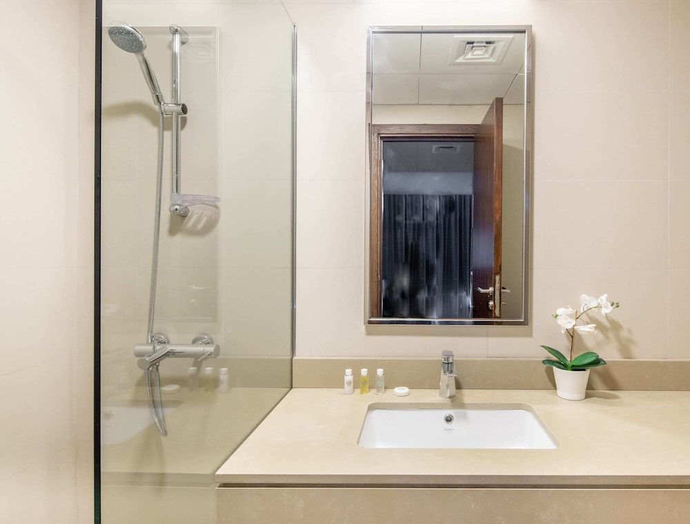 Business Studio Burj Daman 308