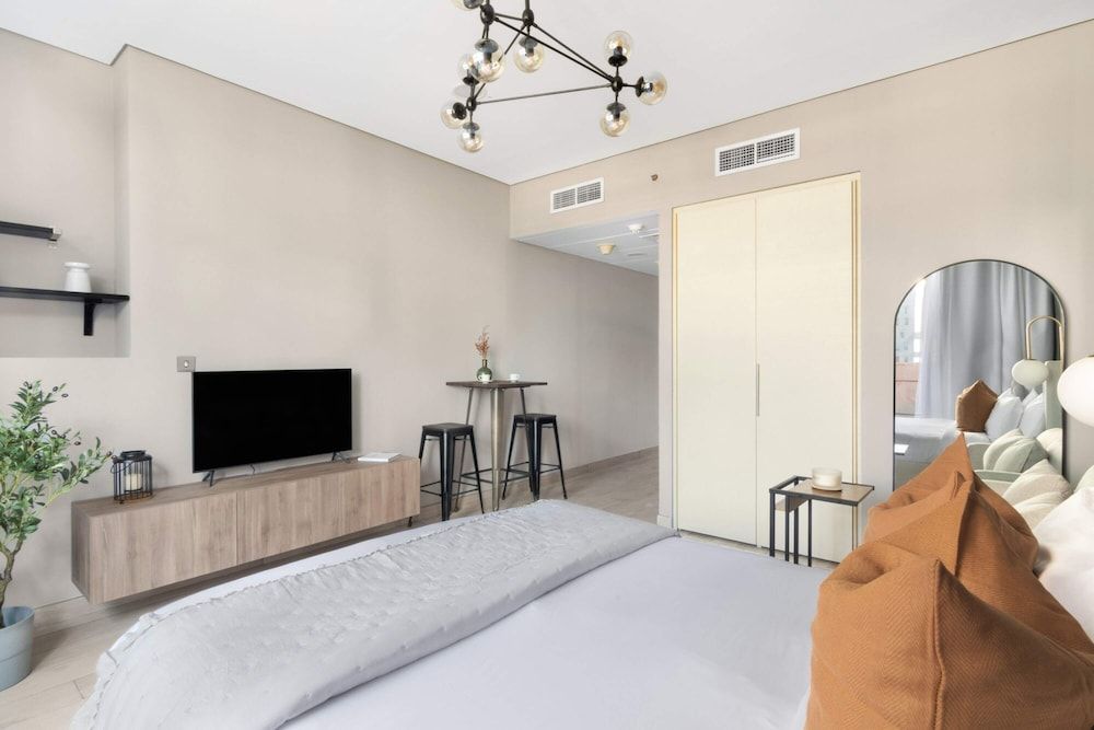 Business Studio Burj Daman 320