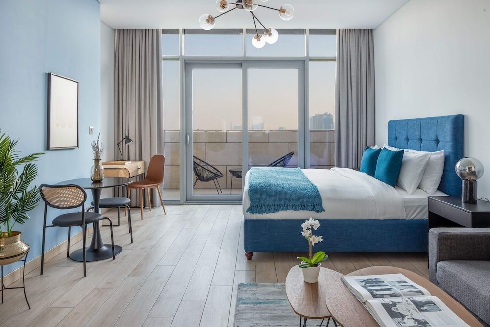 Business Studio Burj Daman 308