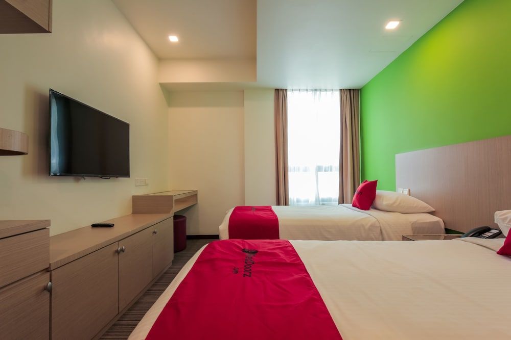 RedDoorz Premium @ Balestier Twin Room 3