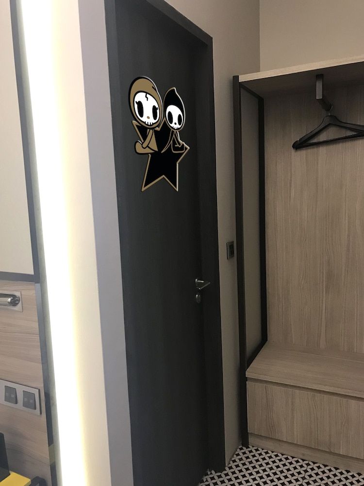 Room (24K Black and White)