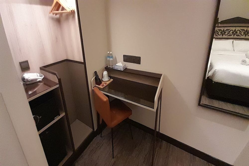 Standard Twin Room, No Windows