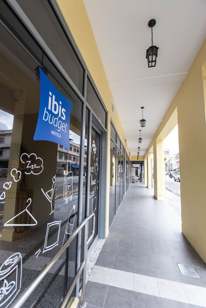 undefined Ibis Budget Singapore Gold 7