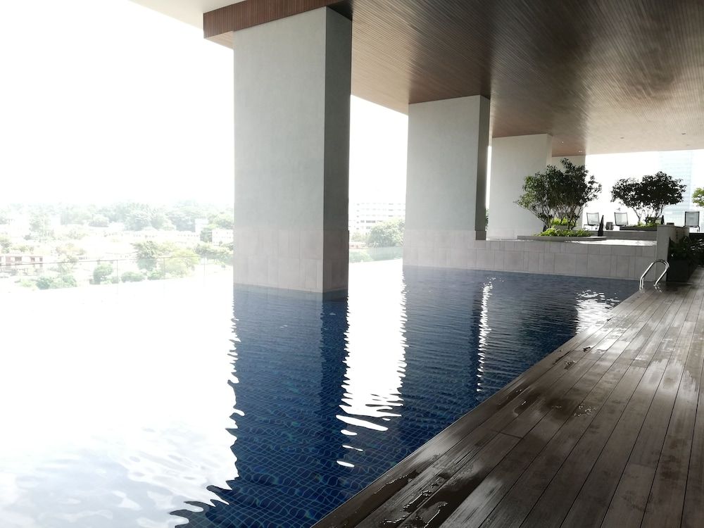 undefined The Establishment Suite by De Space 5