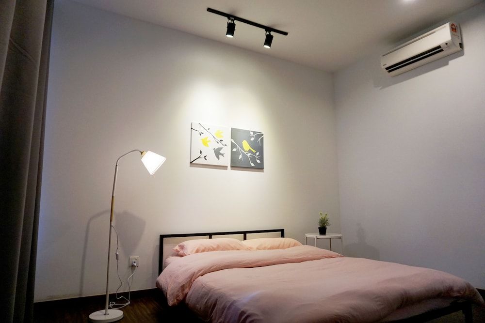 Luxury Home Above Mall - Infinity Pool Deluxe Apartment, 3 Bedrooms, 2 Bathrooms, Lakeside 20