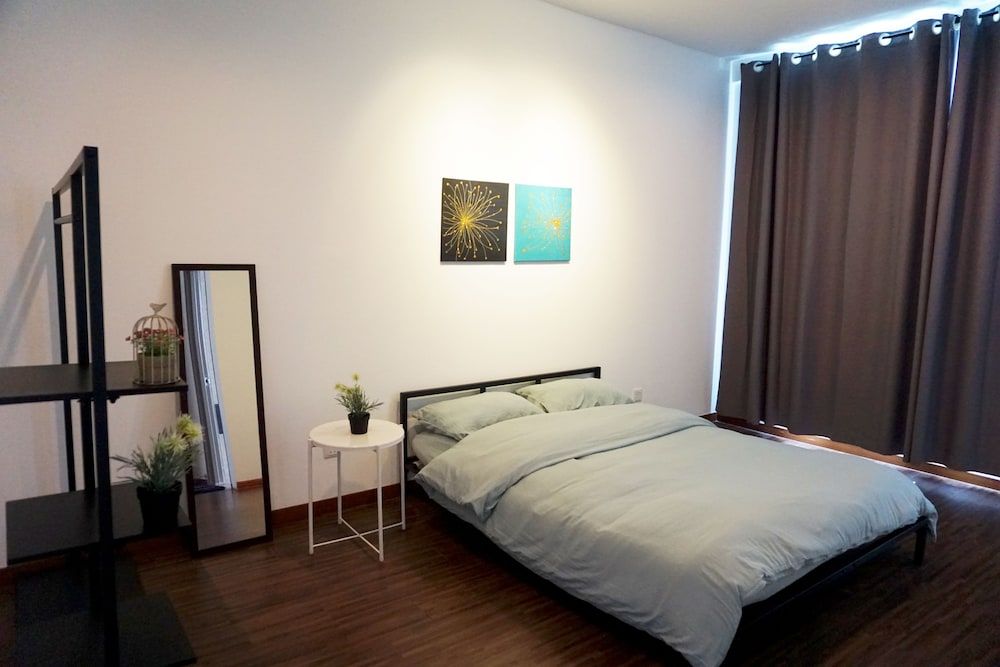 Luxury Home Above Mall - Infinity Pool Deluxe Apartment, 3 Bedrooms, 2 Bathrooms, Lakeside 10