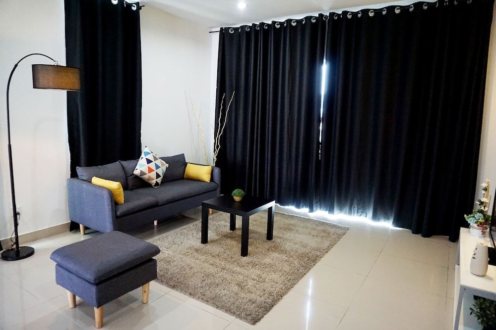 Luxury Home Above Mall - Infinity Pool Deluxe Apartment, 3 Bedrooms, 2 Bathrooms, Lakeside 13