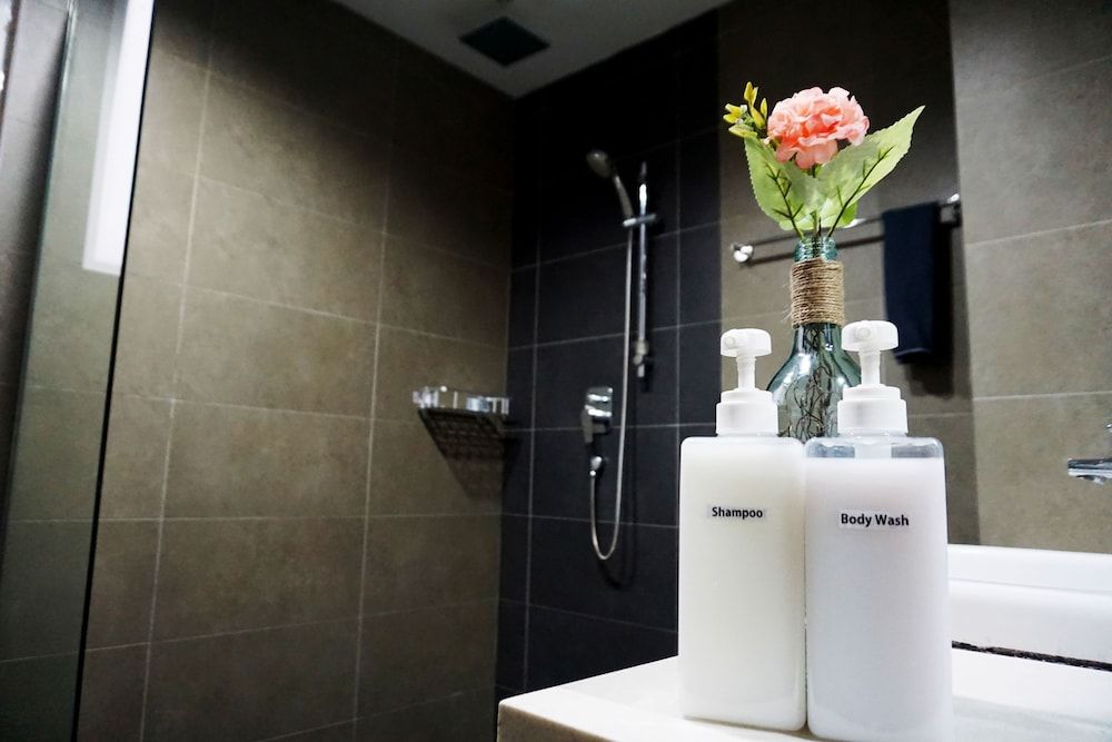 Luxury Home Above Mall - Infinity Pool Deluxe Apartment, 3 Bedrooms, 2 Bathrooms, Lakeside 19