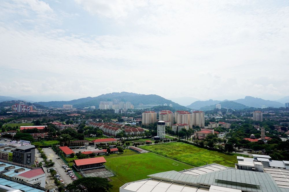 Luxury Home Above Mall - Infinity Pool Deluxe Apartment, 3 Bedrooms, 2 Bathrooms, Lakeside 17