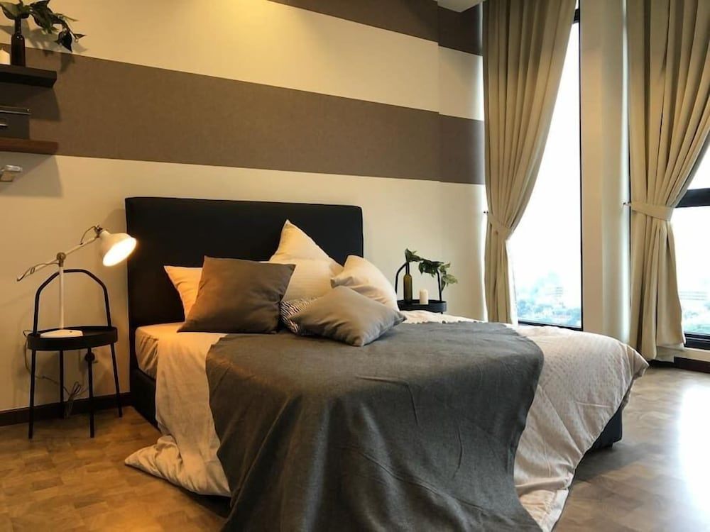 undefined Expressionz Professional Suites by SYNC 2