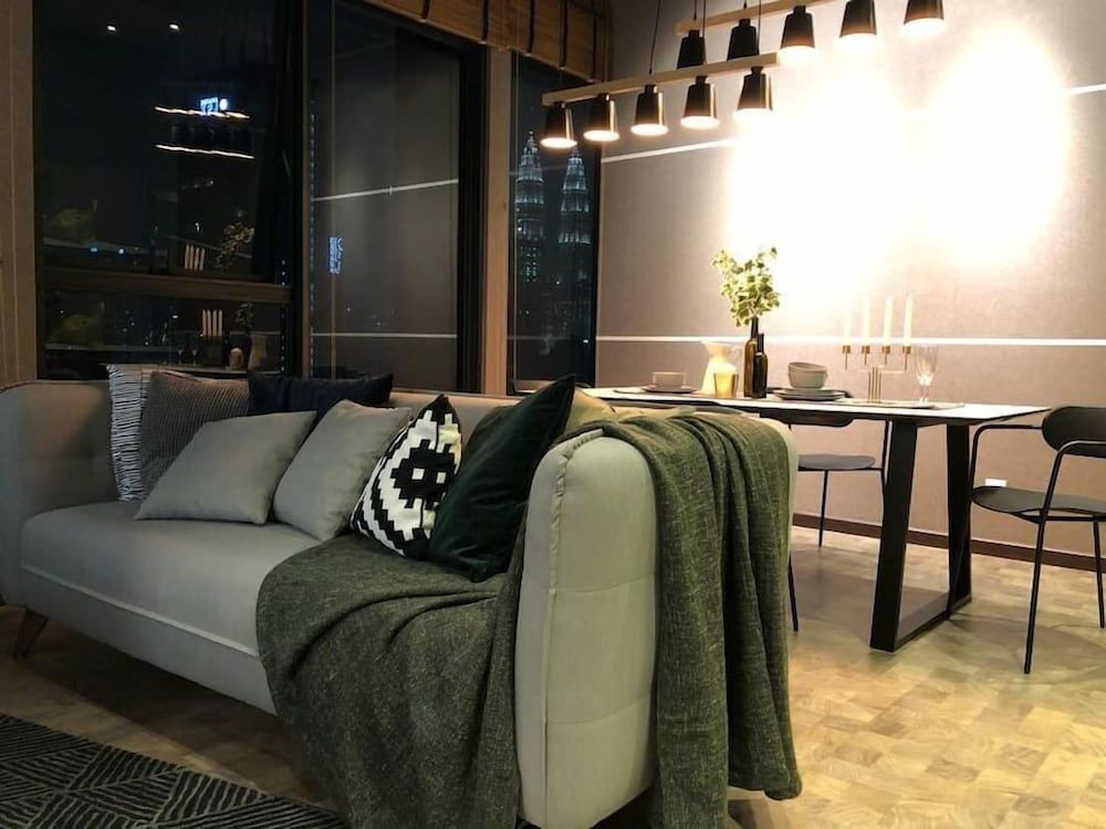 undefined Expressionz Professional Suites by SYNC 10