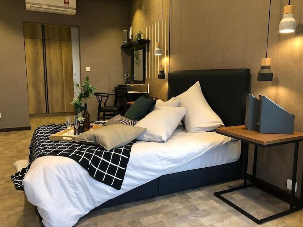 undefined Expressionz Professional Suites by SYNC