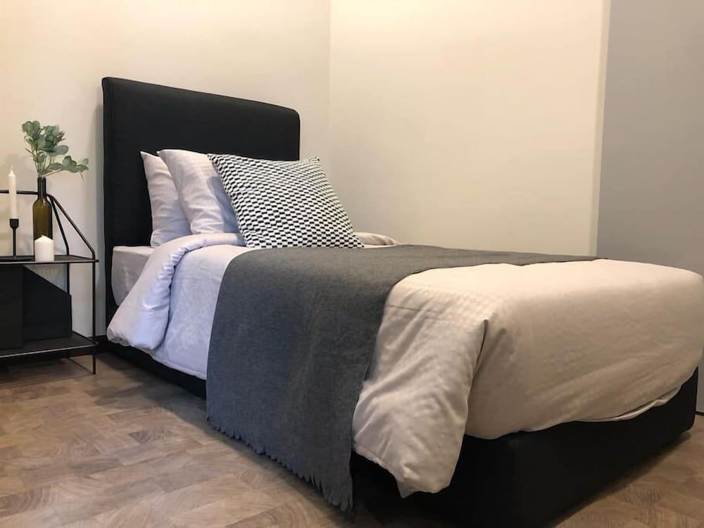 undefined Expressionz Professional Suites by SYNC 4