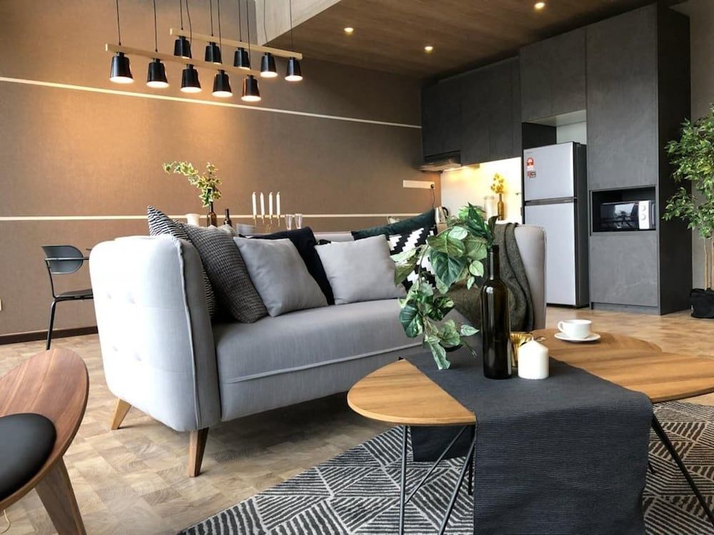 undefined Expressionz Professional Suites by SYNC 8