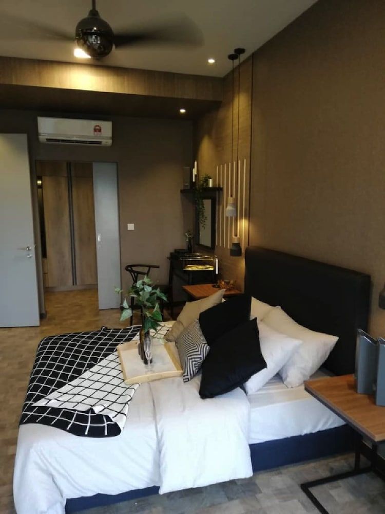 undefined Expressionz Professional Suites by TRIVAA 6