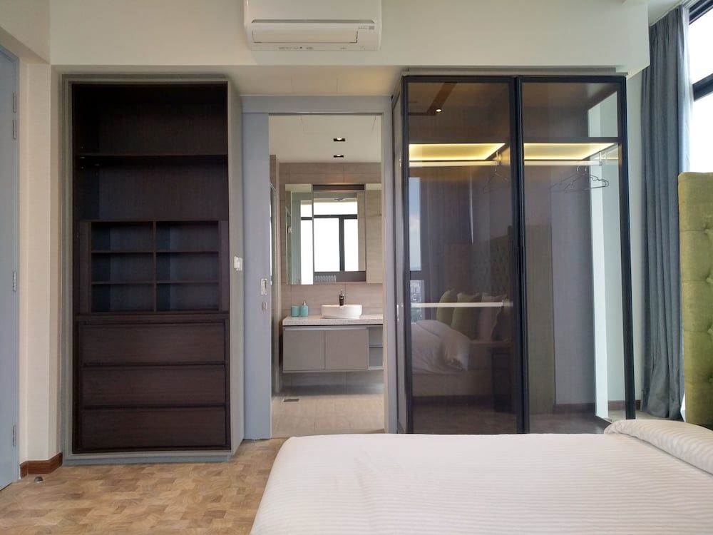 Expressionz Professional Suites by TRIVAA Premier Suite, 2 Bedrooms, Kitchen, City View 3