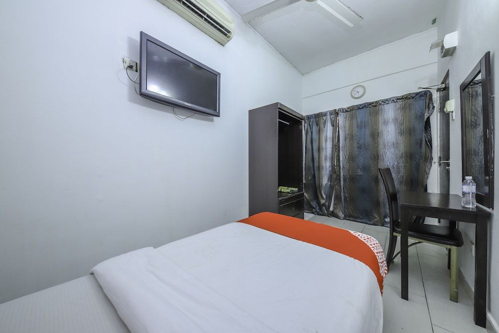 OYO 89571 Eco Palace Hotel Deluxe Single Room 3