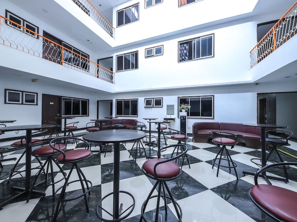 undefined OYO 89571 Eco Palace Hotel 10