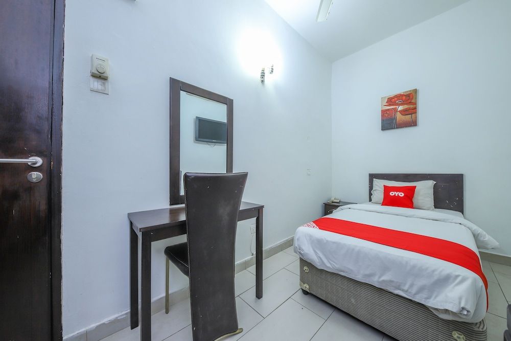 undefined OYO 89571 Eco Palace Hotel 5