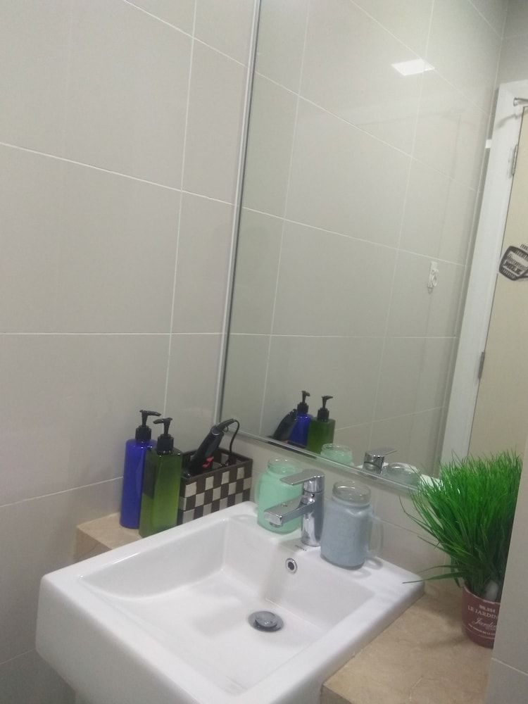 undefined The Reach 9