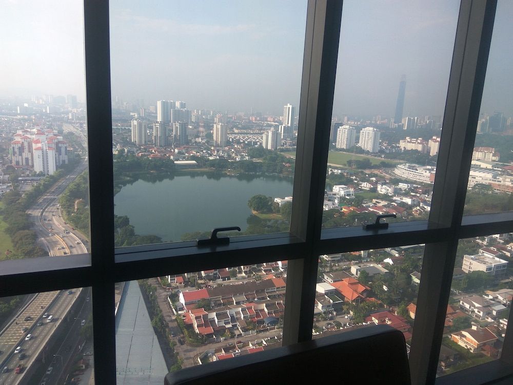 undefined The Reach 6