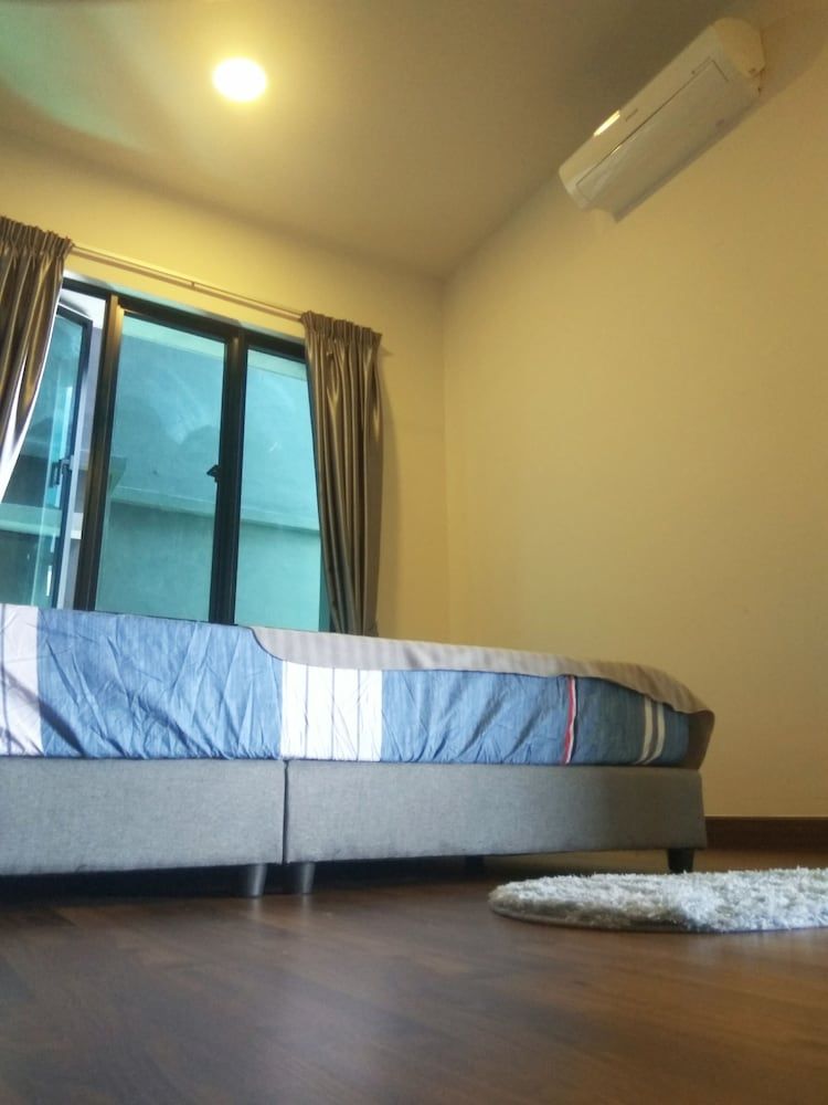 The Reach Condo, 3 Bedrooms 2