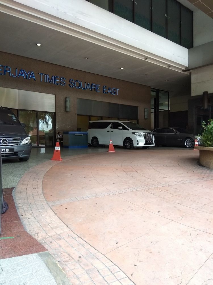 undefined Gold Keep Service Suite At Times Square 2