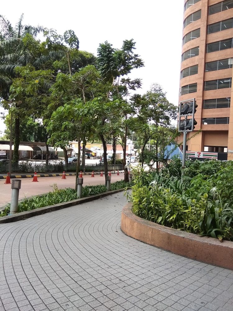 undefined Gold Keep Service Suite At Times Square 4