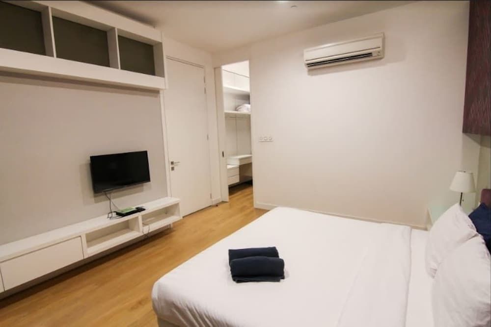 undefined Platinum Suites by SYNC 8