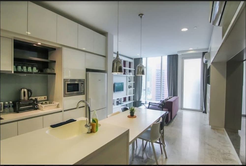 undefined Platinum Suites by SYNC 3