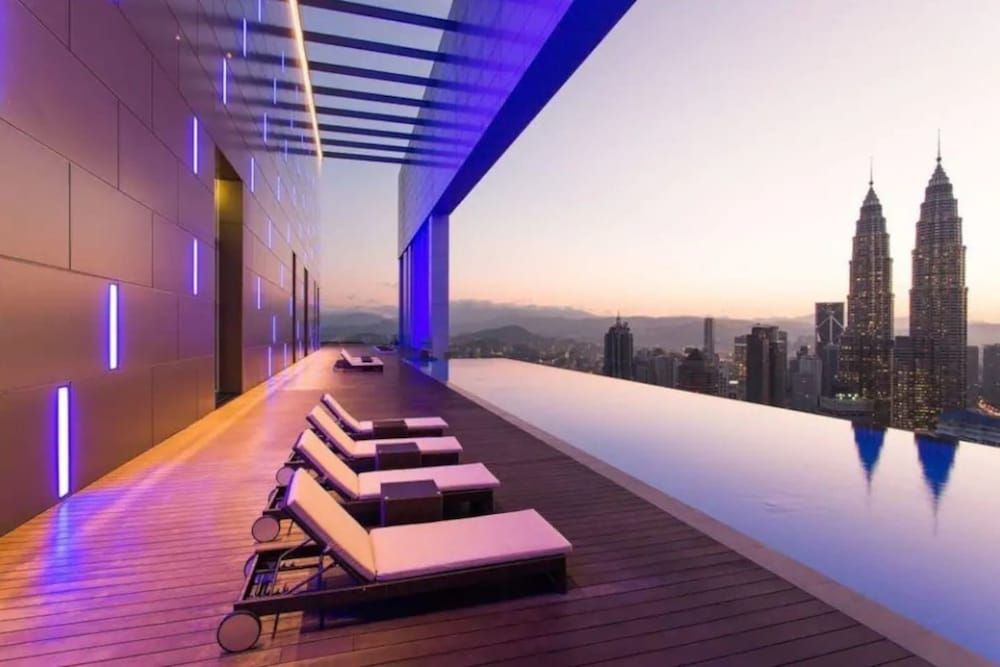 undefined Platinum Suites by SYNC 4