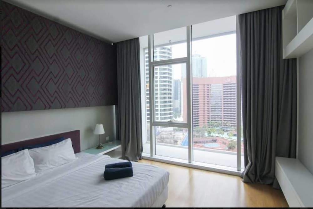 undefined Platinum Suites by SYNC 7