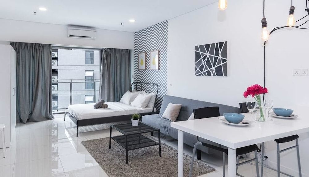 S4 Designer Suites - KLCC - KL Tower - Netflix - WIFI Studio